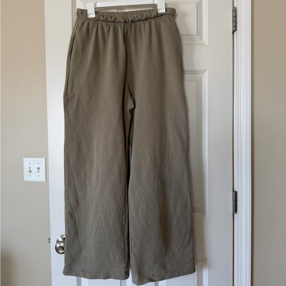 Sweatpants - Picture 1 of 6